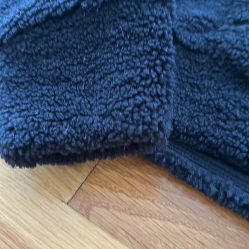 Lululemon Black Sherpa Cropped Scuba Size Medium - Picture 5 of 7
